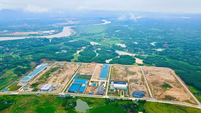 Giá đầu vào tăng cao khiến các chủ đầu tư “chùn chân” trong việc mở rộng cũng như phát triển khu công nghiệp mới. Ảnh: Thành Nguyễn Giá đầu vào tăng cao khiến các chủ đầu tư “chùn chân” trong việc mở rộng cũng như phát triển khu công nghiệp mới. Ảnh: Thành Nguyễn