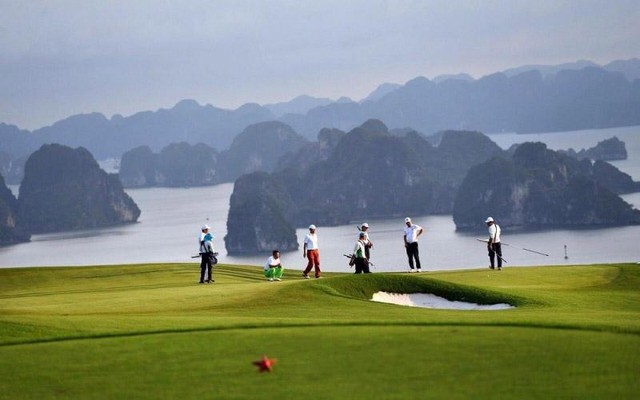 Du lịch golf đang là sản phẩm du lịch hấp dẫn tại Quảng Ninh và là một trong những lựa chọn trải nghiệm của đoàn khách Hàn Quốc khi đến Quảng Ninh.