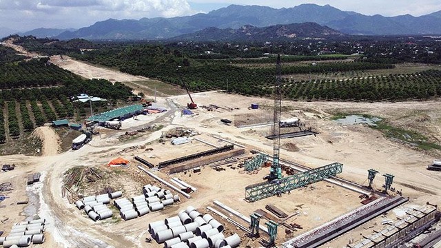 Một dự án đầu tư công khi được triển khai thực hiện, phải chấp hành không chỉ quy định của Luật Đầu tư công