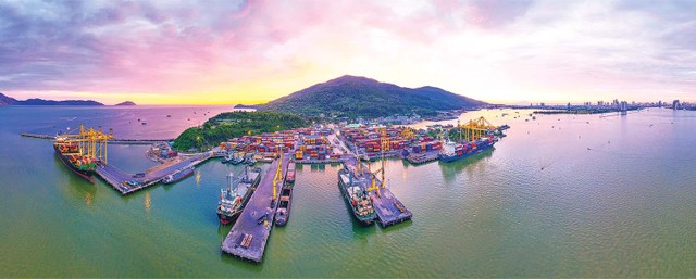 Đà Nẵng hội đủ nhiều điều kiện để trở thành trung tâm logistics lớn của cả nước. Trong ảnh: Cảng Tiên Sa, một cảng quan trọng ở Đà Nẵng Ảnh: Huỳnh Văn Truyền Đà Nẵng hội đủ nhiều điều kiện để trở thành trung tâm logistics lớn của cả nước. Trong ảnh: Cảng Tiên Sa, một cảng quan trọng ở Đà Nẵng Ảnh: Huỳnh Văn Truyền