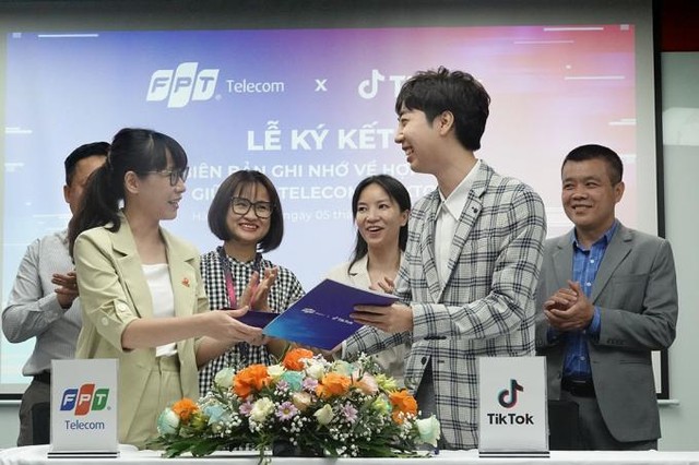 Cộng đồng người dùng TikTok sẽ có cơ hội tiếp cận với kho nội dung thể thao, phim truyện và giải trí cung cấp bởi FPT Play