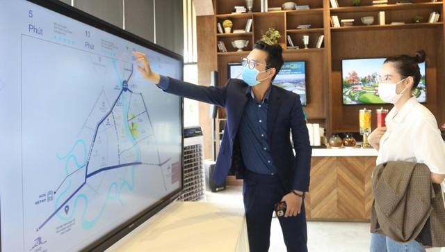 Cần chú ý tới giá bán và pháp lý của bất động sản trước khi xuống tiền. Ảnh: Tăng Triển Cần chú ý tới giá bán và pháp lý của bất động sản trước khi xuống tiền. Ảnh: Tăng Triển