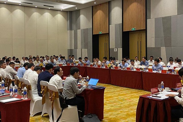 Hội nghị thu hút sự tham gia của đông đảo các chuyên gia, đại diện doanh nghiệp đầu tư khu công nghiệp.