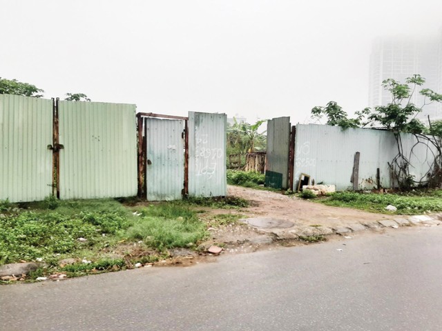 Một dự án chậm tiến độ hơn 10 năm tại khu vực Hà Đông. Ảnh: Dũng Minh