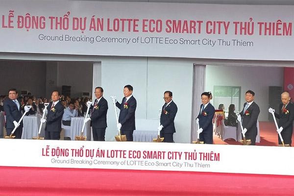 Lãnh đạo TP.HCM và Tập đoàn Lotte thực hiện lễ động thổ dự án - Ảnh: Lê Quân Lãnh đạo TP.HCM và Tập đoàn Lotte thực hiện lễ động thổ dự án - Ảnh: Lê Quân
