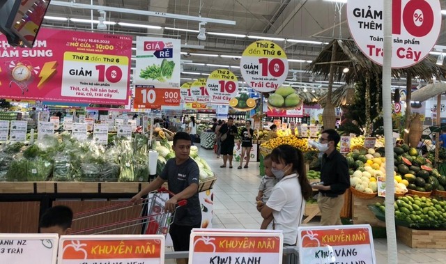 Rất nhiều các mặt hàng nông sản được giảm giá. Ảnh: Quỳnh Nga