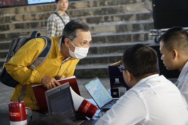 Bị hại cung cấp giấy tờ bổ sung tại phiên tòa