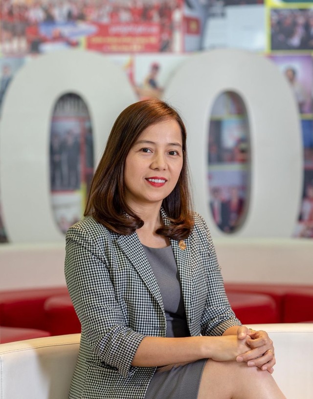 Bà Nguyễn Thị Thúy Bình là người đưa ra những quyết sách về việc phát triển thương mại, dịch vụ Vietjet.