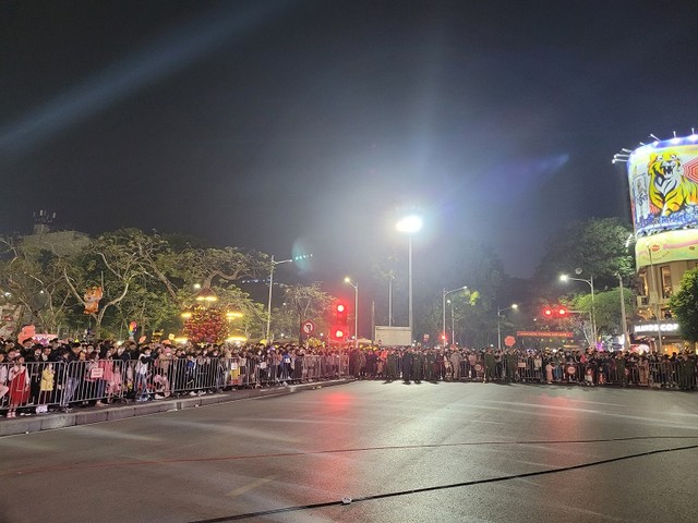 Người dân đến xem Chương trình Người dân đến xem Chương trình