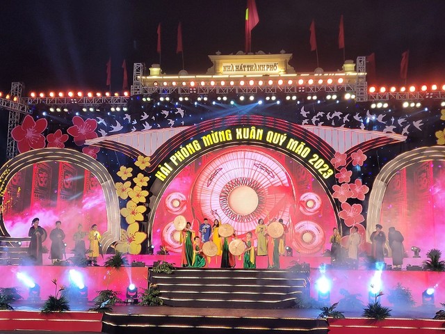 Tiết mục nghệ thuật chào mừng Xuân mới Tiết mục nghệ thuật chào mừng Xuân mới