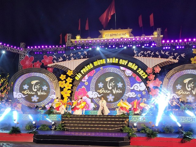 Chương trình nghệ thuật được dàn dựng công phu, chất lượng Chương trình nghệ thuật được dàn dựng công phu, chất lượng