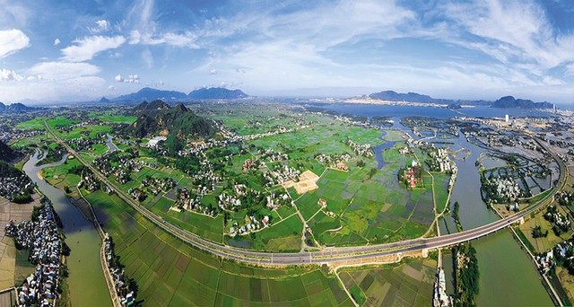 Những tuyến đường kết nối biển với Tây Nguyên thông qua Quốc lộ 19. Ảnh: Nguyễn Dũng