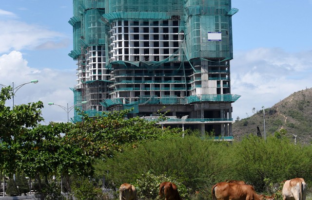 Nhiều dự án đang tạm dừng thi công do thuộc diện rà soát lại. Ảnh: Dũng Minh