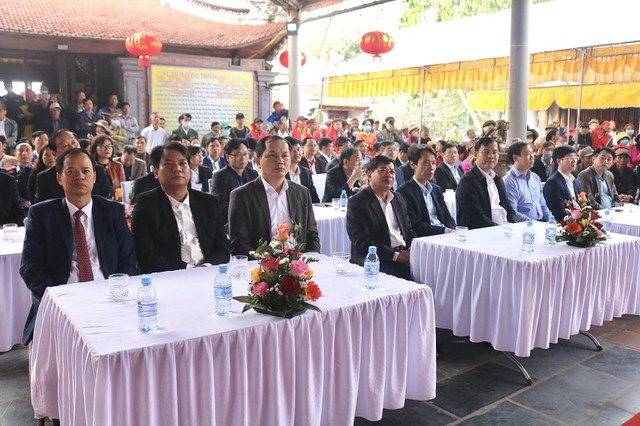 Lãnh đạo các sở, ngành trong tỉnh dự Lễ khai mạc