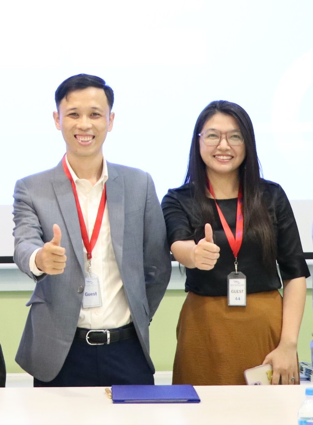 Anh Bá Thìn và chị Hoài Thanh, những người sáng lập PiHome. Anh Bá Thìn và chị Hoài Thanh, những người sáng lập PiHome.