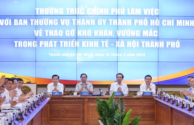 Buổi làm việc do Thủ tướng chủ trì nhằm tháo gỡ các khó khăn, vướng mắc trong phát triển kinh tế - xã hội của Thành phố. Ảnh: VGP/Nhật Bắc Buổi làm việc do Thủ tướng chủ trì nhằm tháo gỡ các khó khăn, vướng mắc trong phát triển kinh tế - xã hội của Thành phố. Ảnh: VGP/Nhật Bắc