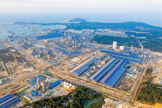 Khu liên hợp sản xuất thép Hoà Phát Dung Quất. Ảnh minh họa Khu liên hợp sản xuất thép Hoà Phát Dung Quất. Ảnh minh họa