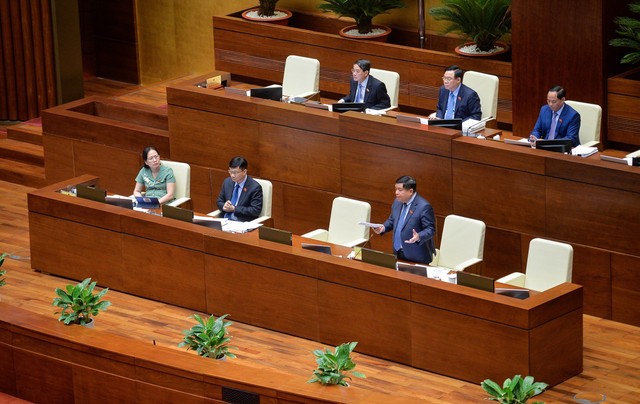 Bộ trưởng Bộ Kế hoạch và Đầu tư báo cáo giải trình tại phiên làm việc chiều 25/5