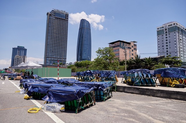 Công tác chuẩn bị cho đêm khai mạc pháo hoa tại Đà Nẵng đã sẵn sàng. Công tác chuẩn bị cho đêm khai mạc pháo hoa tại Đà Nẵng đã sẵn sàng.