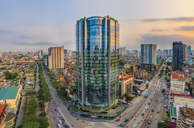 Tòa nhà VPBank tại phố Láng Hạ là nơi xác lập 2 kỷ lục của ngành ngân hàng trong 2 năm qua