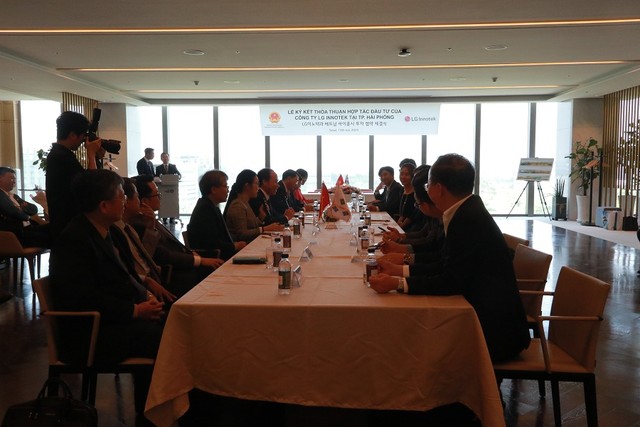 Đoàn làm việc với lãnh đạo Công ty LG Innotek