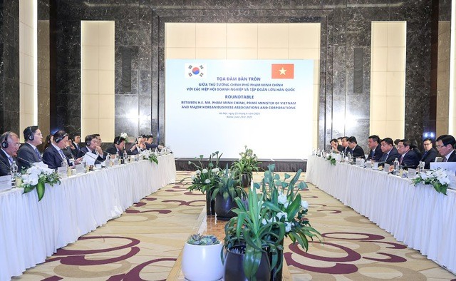 Cuộc tọa đàm, Diễn đàn Doanh nghiệp Việt Nam - Hàn Quốc là sự kiện quan trọng được tổ chức trong khuôn khổ chuyến thăm cấp Nhà nước tới Việt Nam của Tổng thống Hàn Quốc Yoon Suk Yeol. Ảnh: VGP/Nhật Bắc