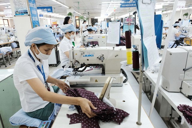 Nguồn nhân lực dồi dào được xem là yếu tố cạnh tranh tốt của Việt Nam. Ảnh: Dũng Minh