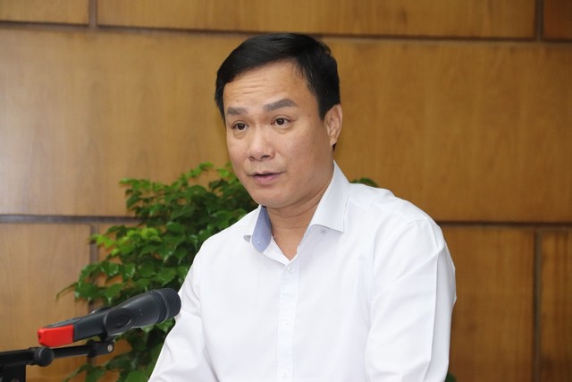 Ông Triệu Thế Hùng, Chủ tịch UBND tỉnh Hải Dương đánh giá tình hình hợp tác phát triển giữa hai tỉnh Hải Dương, Hưng Yên thời gian qua và đề xuất định hướng thời gian tới. Ảnh: NM