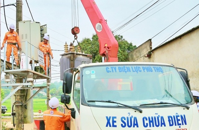 Điện lực Phú Thọ thực hiện hoán chuyển, nâng công suất trạm biến áp
