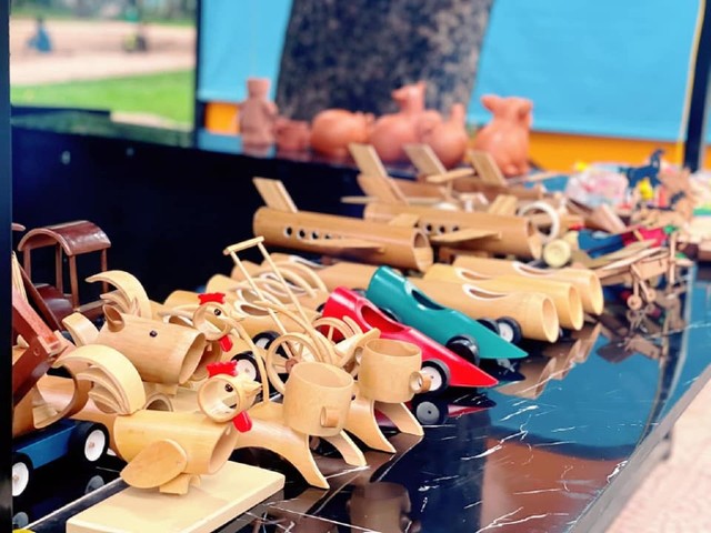 Trò chơi dân gian gợi nhớ một Hà Nội xưa.