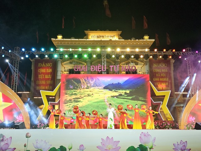 Một số tiết mục tại chương trình nghệ thuật đặc biệt "Giai điệu tự hào". Ảnh: Thanh Sơn