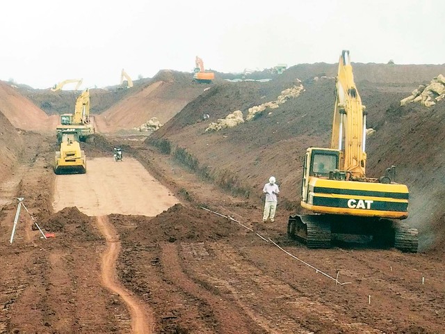 Các nhà thầu đã có mặt bằng sạch thi công dự án