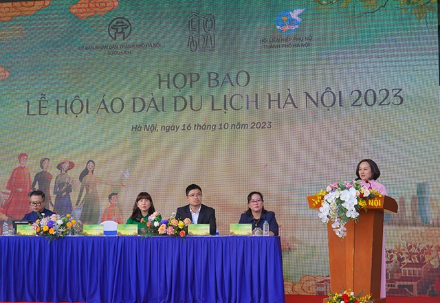 Phó Chủ tịch Hội Liên hiệp phụ nữ Hà Nội Phạm Thanh Hương phát biểu tại Họp báo