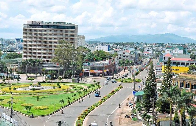 Khách sạn Hoàng Anh Gia Lai hoạt động từ năm 2005, là khách sạn 4 sao đầu tiên tại khu vực Tây Nguyên