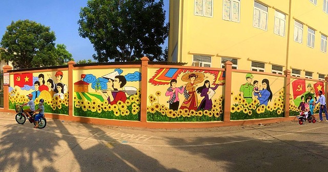 Con đường bích họa tại xã Liên Bạt (huyện Ứng Hòa) giúp làng quê thêm tươi mới.