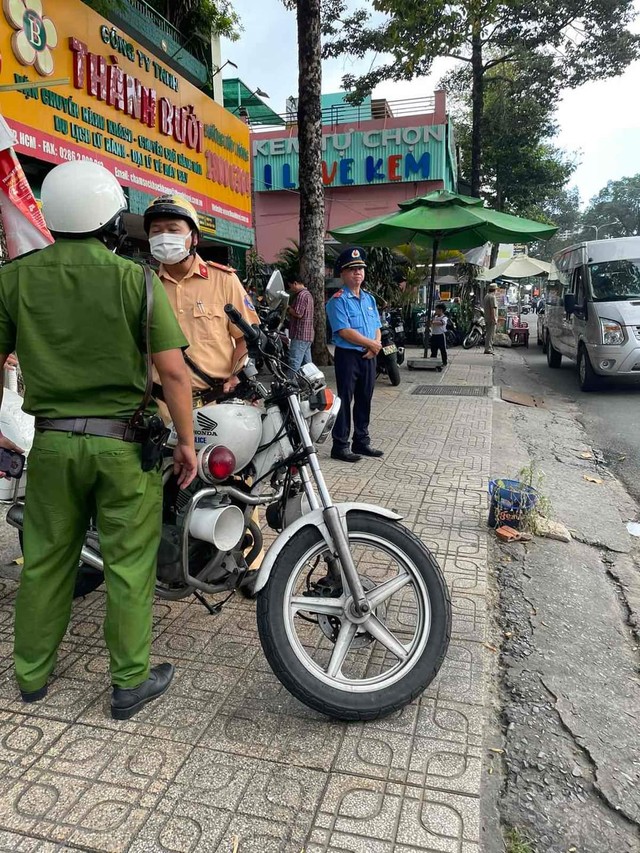Công an đồng loạt kiểm tra trụ sở và chi nhánh hãng xe Thành Bưởi.
