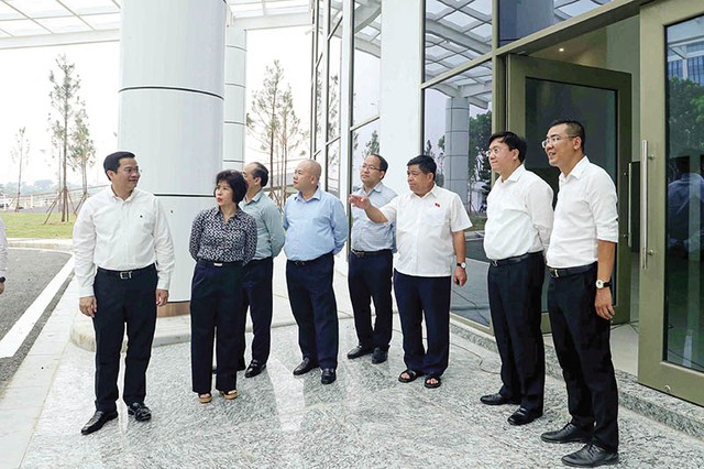 Bộ trưởng Bộ Kế hoạch và Đầu tư Nguyễn Chí Dũng dẫn đầu Đoàn công tác Bộ Kế hoạch và Đầu tư đến khảo sát tiến độ thực hiện Dự án Xây dựng Trung tâm Đổi mới sáng tạo Quốc gia (NIC) tại Khu công nghệ cao Hòa Lạc (Hà Nội). Ảnh: Đức Trung