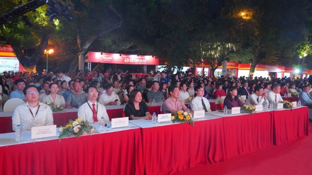 Các đại biểu tham dự Lễ khai mạc. (Ảnh: Anh Tùng)