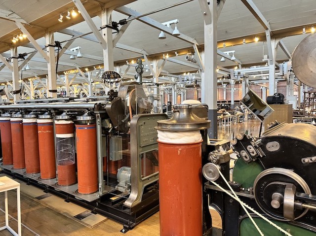 Các thế hệ máy dệt hiện đại được Toyota phát triển theo thời gian. Các thế hệ máy dệt hiện đại được Toyota phát triển theo thời gian.