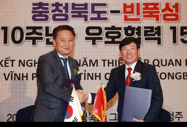 Lãnh đạo 2 tỉnh ký kết Thống nhất chung tăng cường hợp tác Lãnh đạo 2 tỉnh ký kết Thống nhất chung tăng cường hợp tác