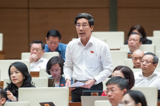 Đại biểu Trần Chí Cường (Đà Nẵng) chất vấn Bộ trưởng Bộ trưởng Bộ Tài chính