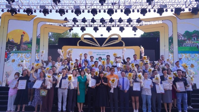 Lễ hội đã thu hút trên 20.000 lượt du khách tham quan là người dân Thủ đô, nhân dân cả nước, du khách và bạn bè quốc tế.