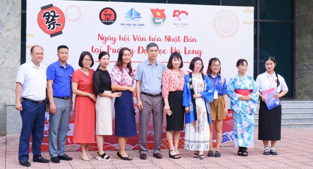 Ngày hội văn hóa Nhật Bản tại Trường đại học Hạ Long là chương trình ý nghĩa, thú vị, sự kiện cũng là cầu nối gắn kết những bạn sinh viên có niềm yêu thích với văn hóa "xứ sở mặt trời mọc". Ngày hội văn hóa Nhật Bản tại Trường đại học Hạ Long là chương trình ý nghĩa, thú vị, sự kiện cũng là cầu nối gắn kết những bạn sinh viên có niềm yêu thích với văn hóa "xứ sở mặt trời mọc".
