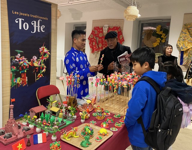 Công chúng Pháp yêu thích trải nghiệm nặn tò he.