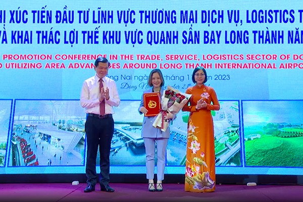 Lãnh đạo tỉnh Đồng Nai trao giấy phép đầu tư Dự án Trung tâm Logistics BW Tân Hiệp.