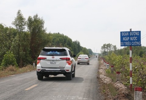 Một đoạn đường Hồ Chí Minh, đoạn Năm Căn - Đất Mũi. Một đoạn đường Hồ Chí Minh, đoạn Năm Căn - Đất Mũi.