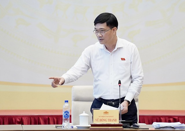 "Lãnh đạo Quốc hội tại các buổi làm việc đã nhiều lần nhấn mạnh “Không câu nệ hình thức, thực sự coi trọng nội dung, chú trọng chất lượng thực chất. Tiến độ rất quan trọng nhưng chất lượng còn quan trọng hơn" - ông Vũ Hồng Thanh.