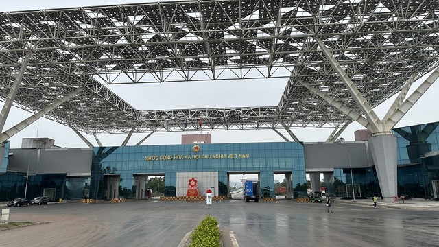 Cửa khẩu quốc tế Móng Cái (khu vực cầu Bắc Luân II). Ảnh: Quỳnh Nga