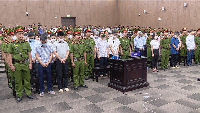 Các bị cáo trong phiên xét xử sơ thẩm.