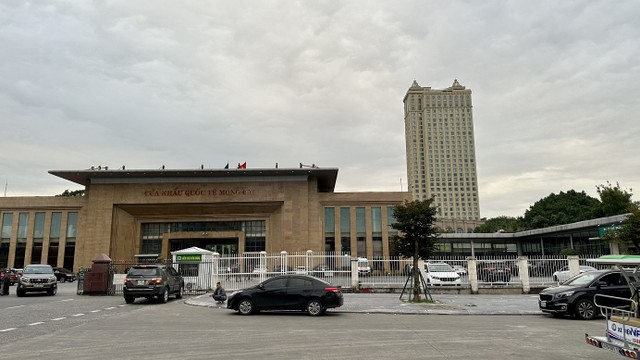 Cửa khẩu quốc tế Móng Cái. Ảnh: Quỳnh Nga.